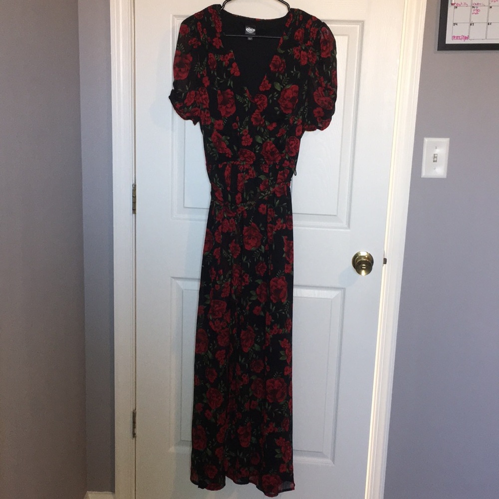 Long black dress with red roses